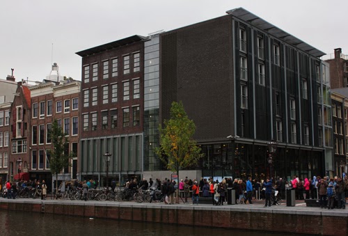 Blick auf das Anne Frank Haus in Amsterdam