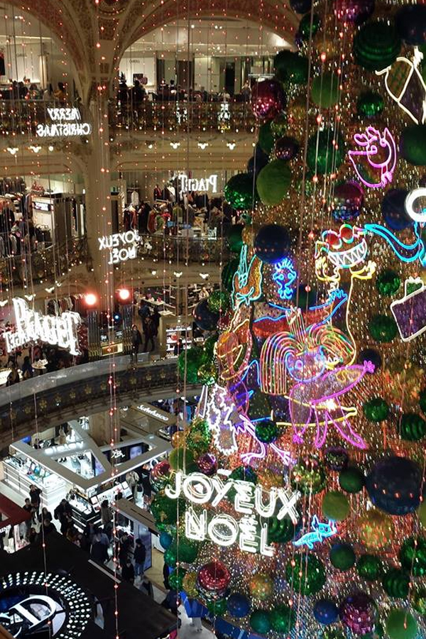 Paris im Advent, der Weihnachtsbaum in der Galleries Lafayette