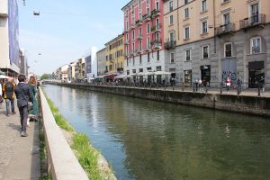 Kanal im Navigli Viertel in Mailand
