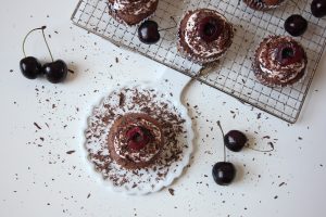 vegane Schoko-Kirsch Cupcakes