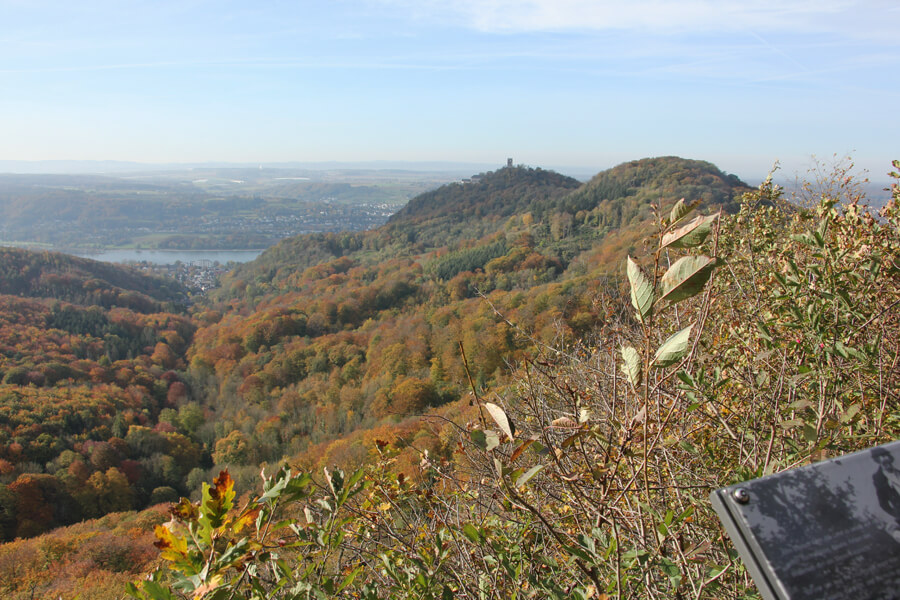 Aussicht vom Geisberg auf das herbstliche Siebengebirge
