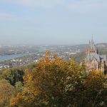 Aussicht auf Schloss Drachenburg, den Rhein und Bonn