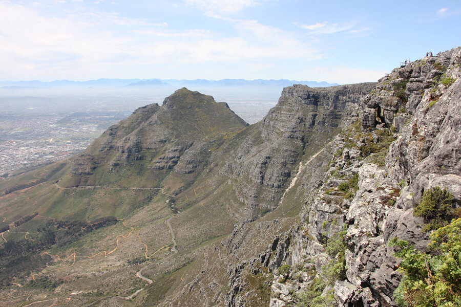 Aussicht vom Tafelberg auf den Devils Peak.