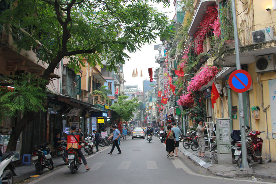 Typische Straße in der Altstadt von Hanoi
