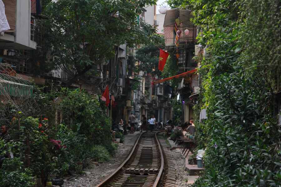 Ein Abschnitt der berühmten Train Street in Hanoi.