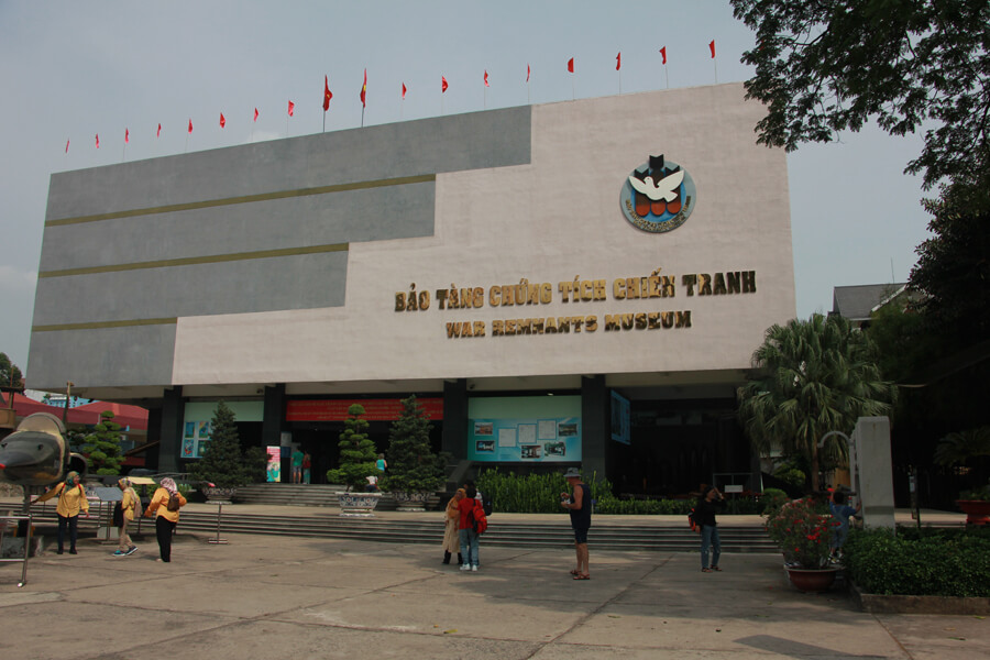 Außenansicht des Kriegsrestemuseums in Ho-Chi-Minh-City