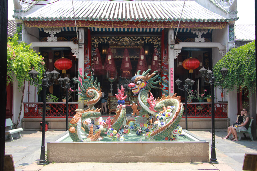 Drachenfigur in einem Tempel in Hoi An.