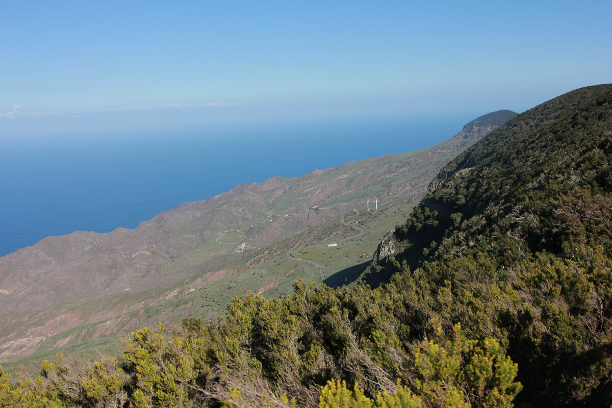 Ausblick vom Mirador de Alojera auf die Küste von La Gomera.