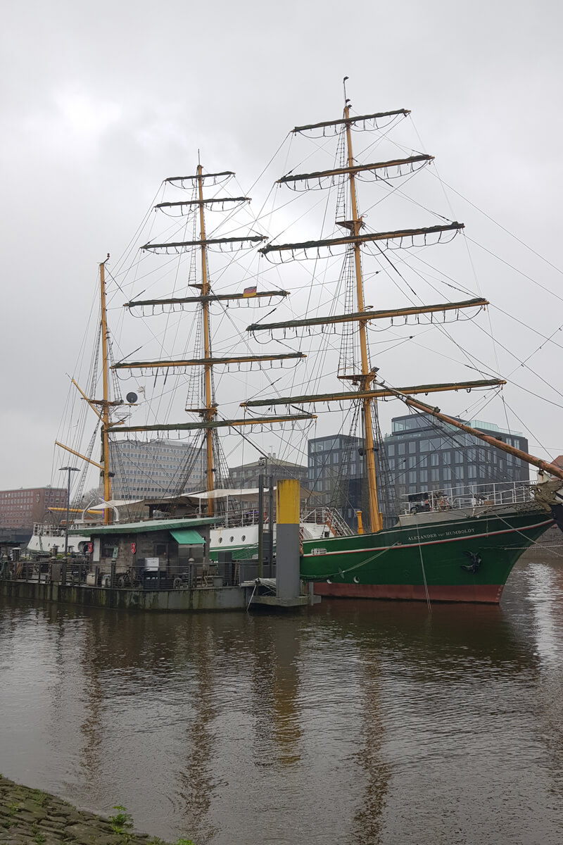 Altes Segelschiff, die Alexander von Humboldt liegt in Bremen
