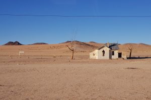 Alter Bahnhof in der Wüste in Namibia