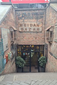 Der Eingang zum Meidan Bazar unter dem Meidan Square.