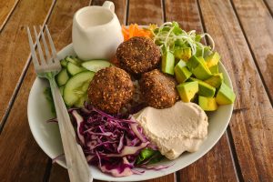 Falafel Bowl mit Avocado