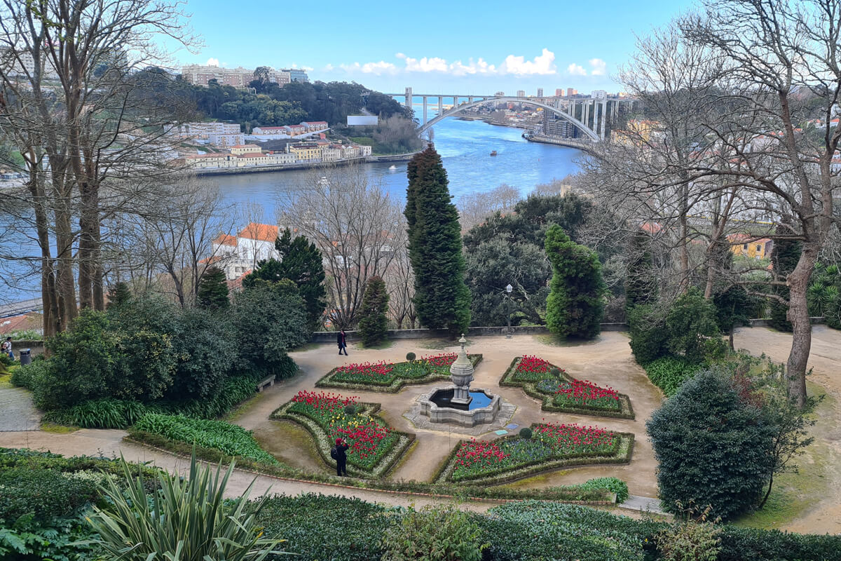 Ausblick auf die Douro Mündung vom Jardins do Palacio