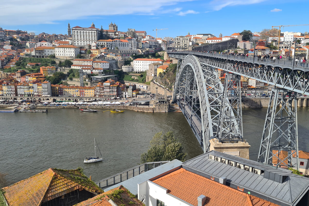 Aussicht auf Porto und die Ponte Luis I vom Jardins do Morro.