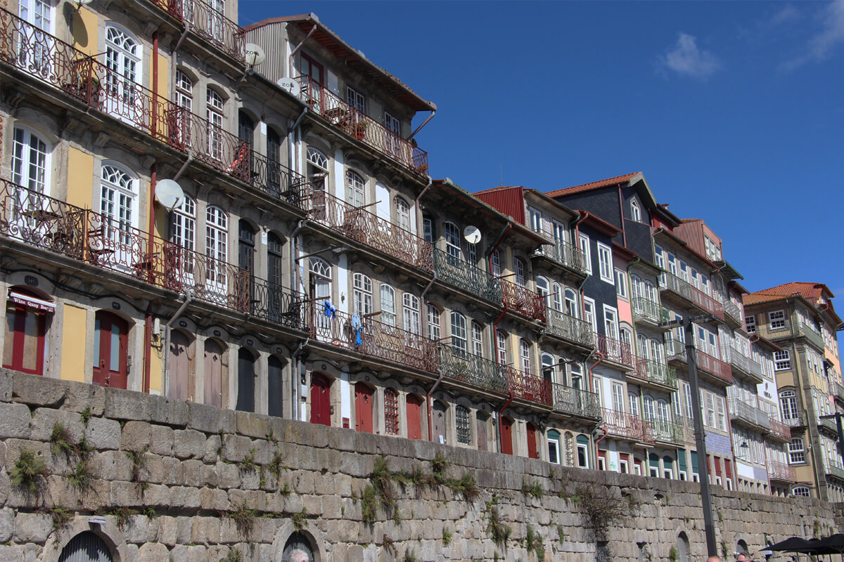 Bunte Häuser am Cais da Ribeira.