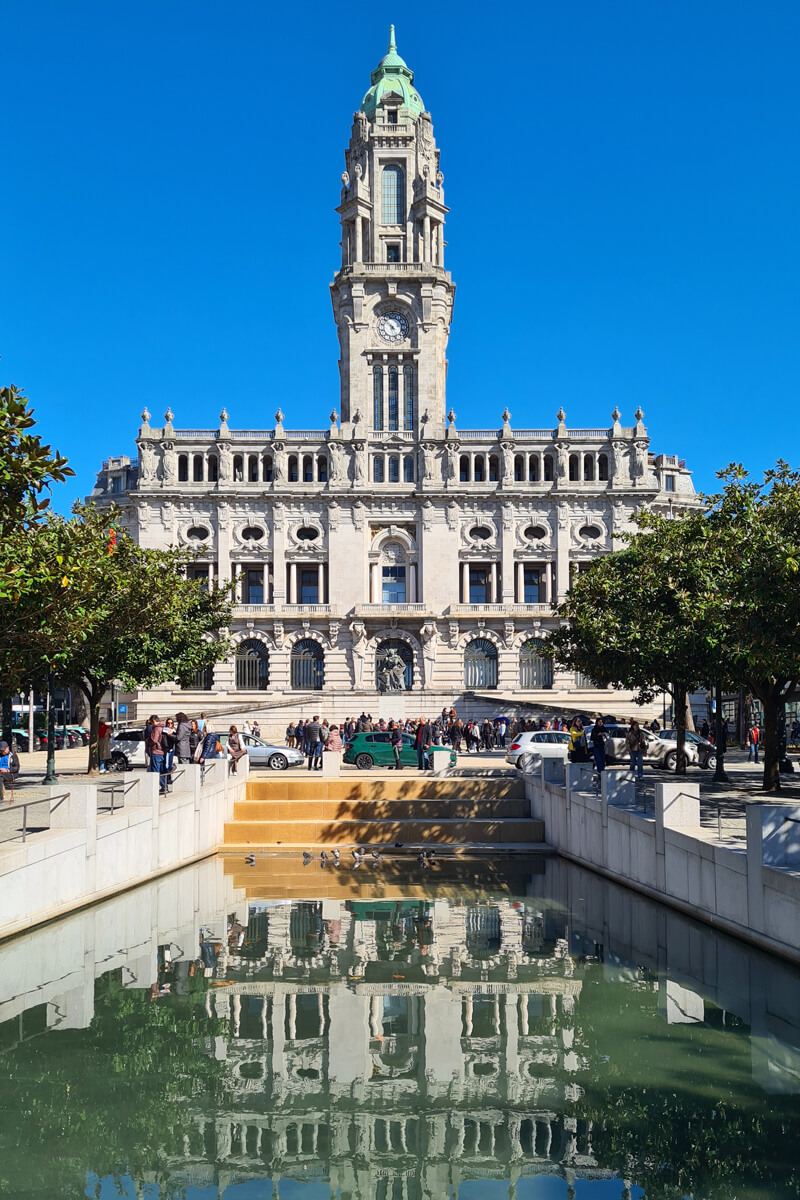 Die Camara Municipal im Zentrum von Porto.