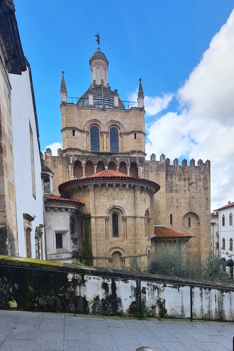 Die Kathedrale von Coimbra