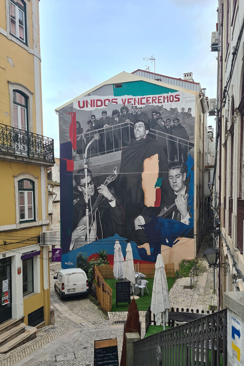 Großes Mural zum Thema Fado