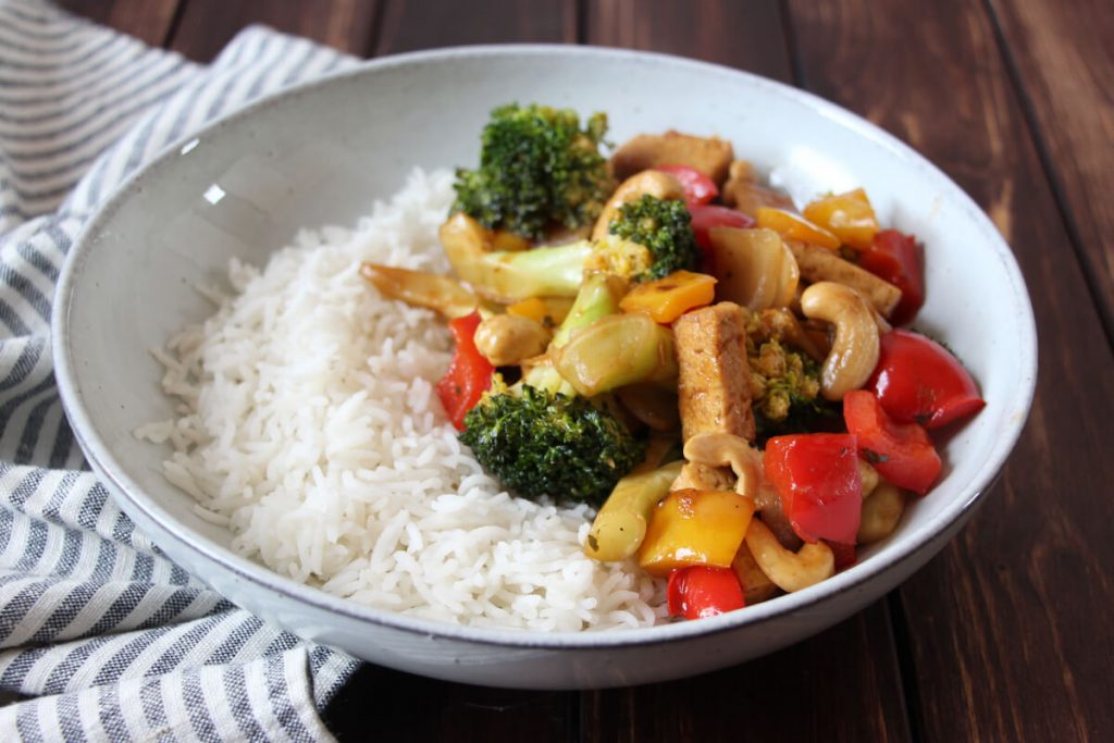 Fried Cashewnut mit Tofu und viel Gemüse