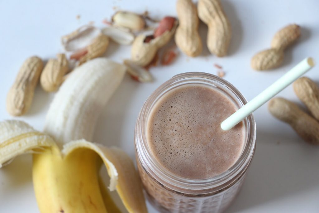 Veganer Schoko Erdnuss Bananen Smoothie