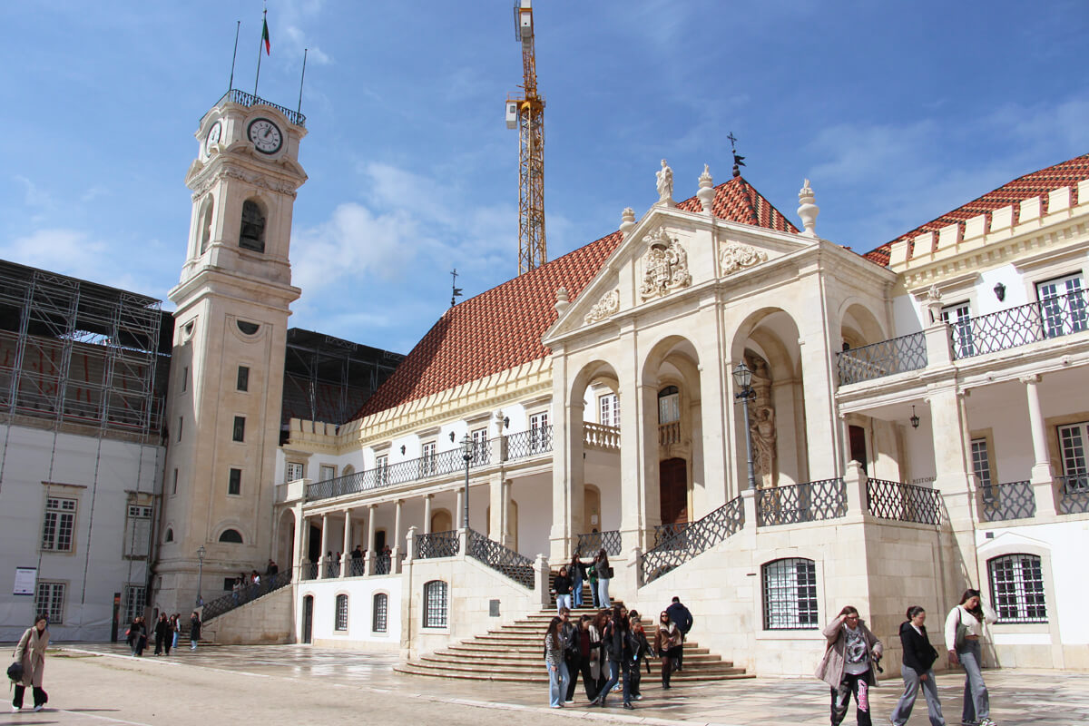 Haupteingang der Universität von Coimbra