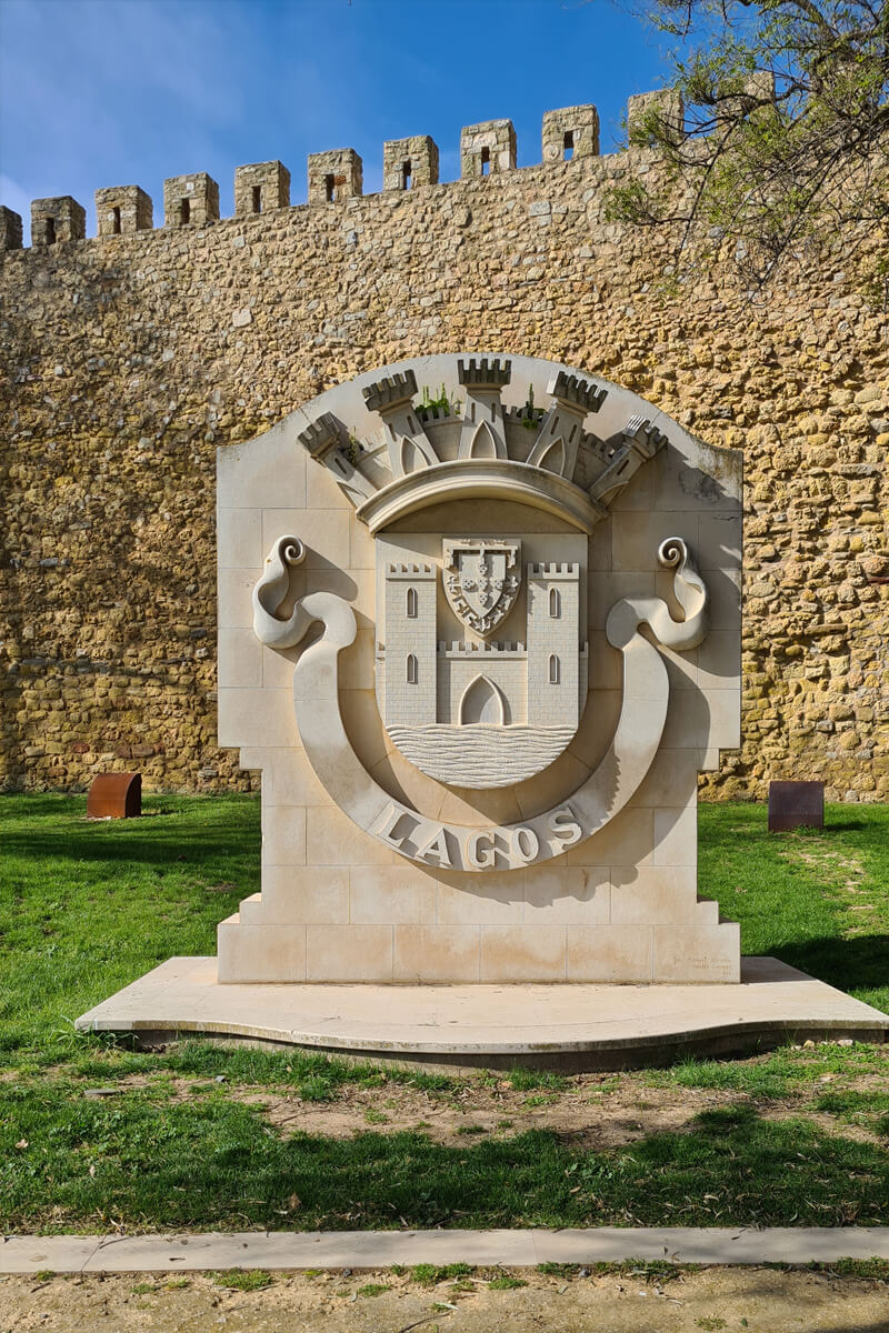 Wappen vor dem Castelo von Lagos
