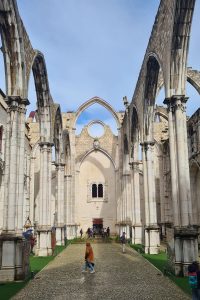 Das Archäologische Museum ist in einer alten Kloster-Ruine untergebracht.