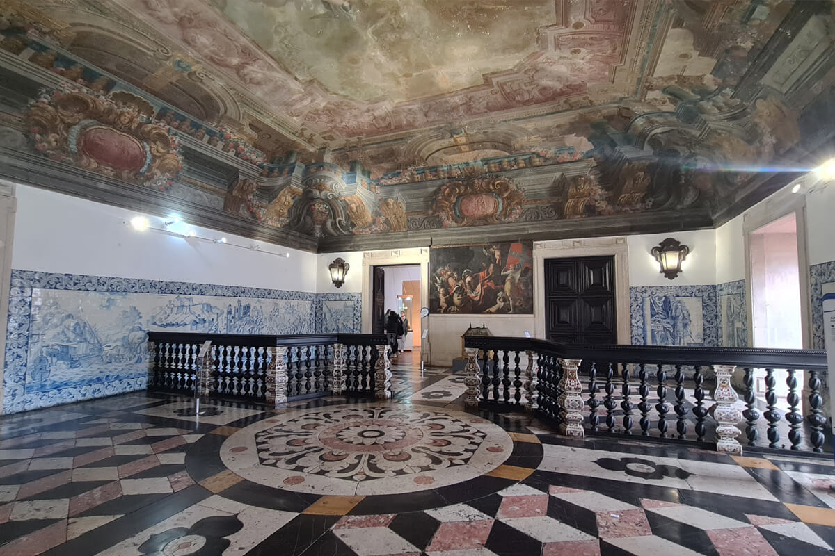 Museum in der Igreja de Sao Vicente.