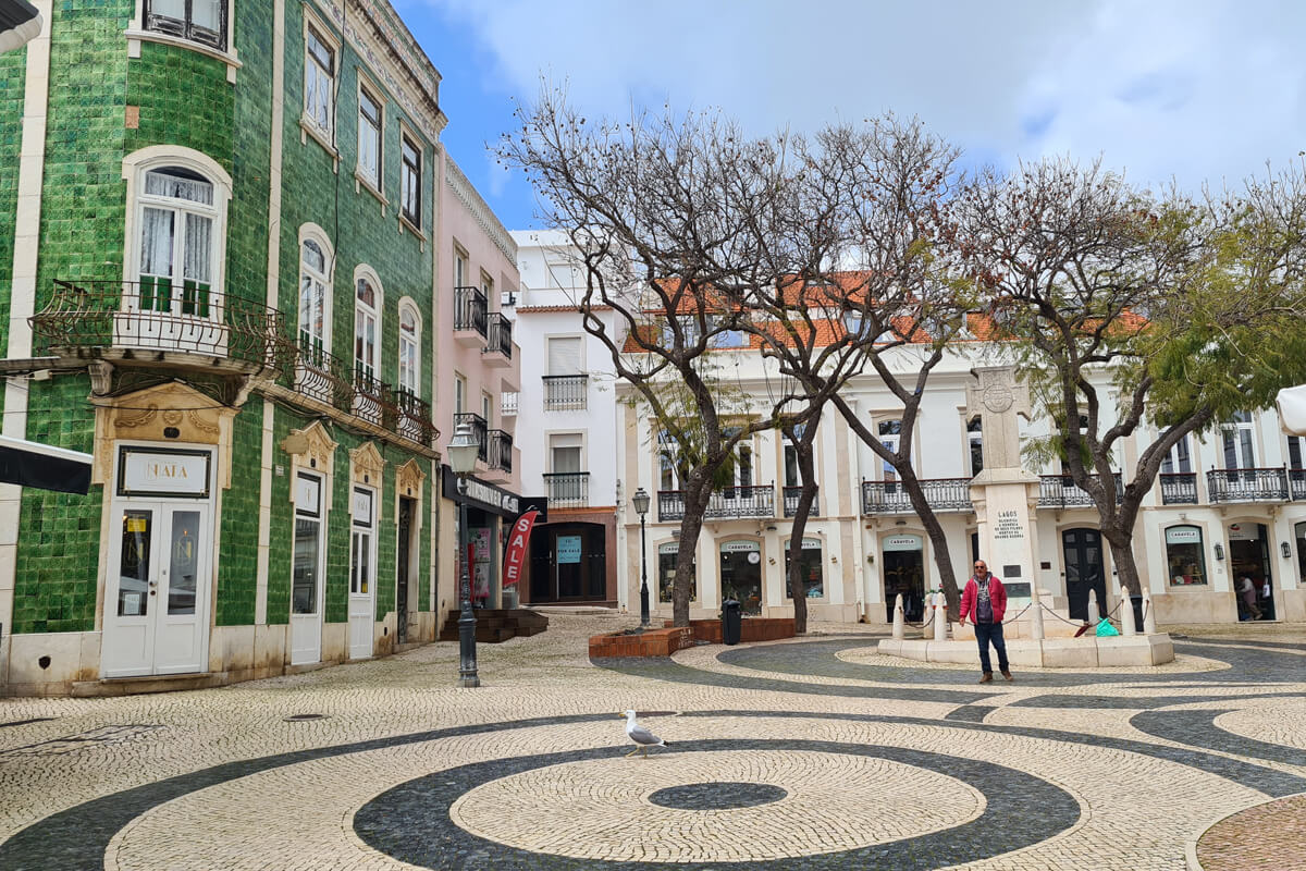 Der Praca Luis de Camoes in der Altstadt von Lagos