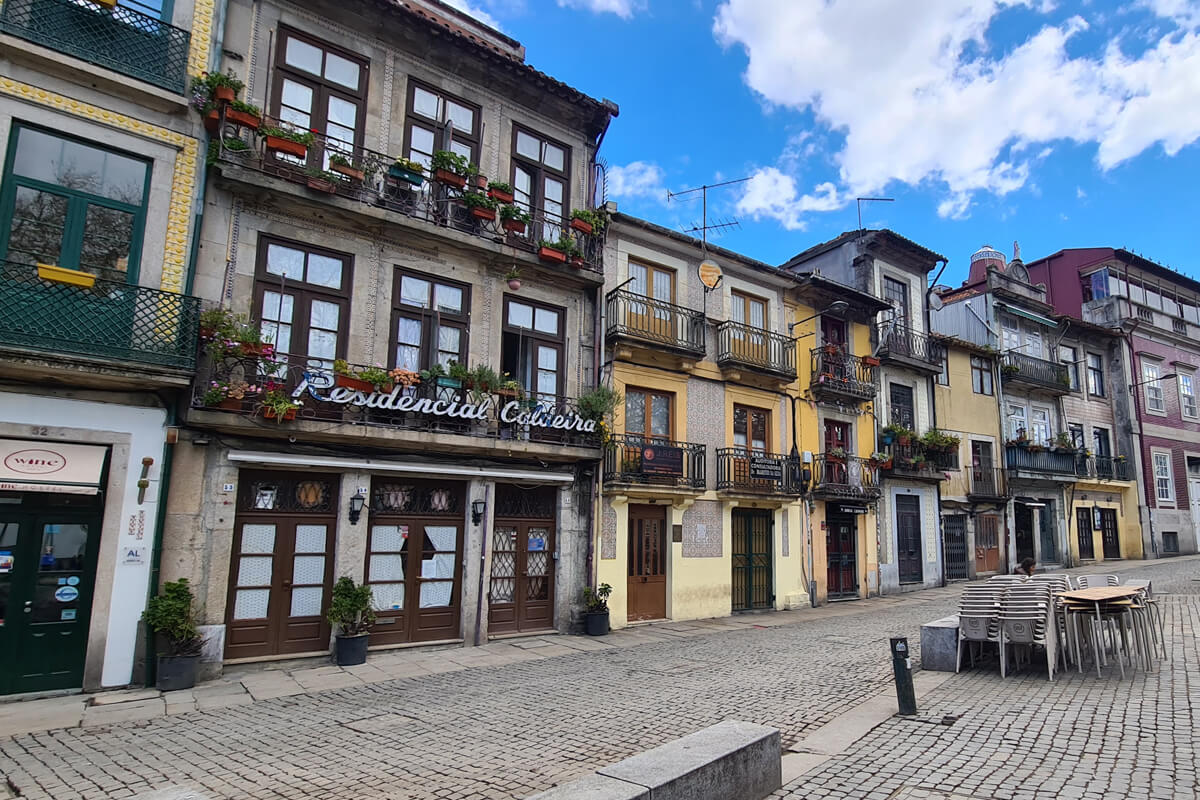 Typische Häuser in der Innenstadt von Porto.