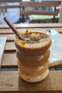 veganer Iced Pistacio Latte im vevi Café