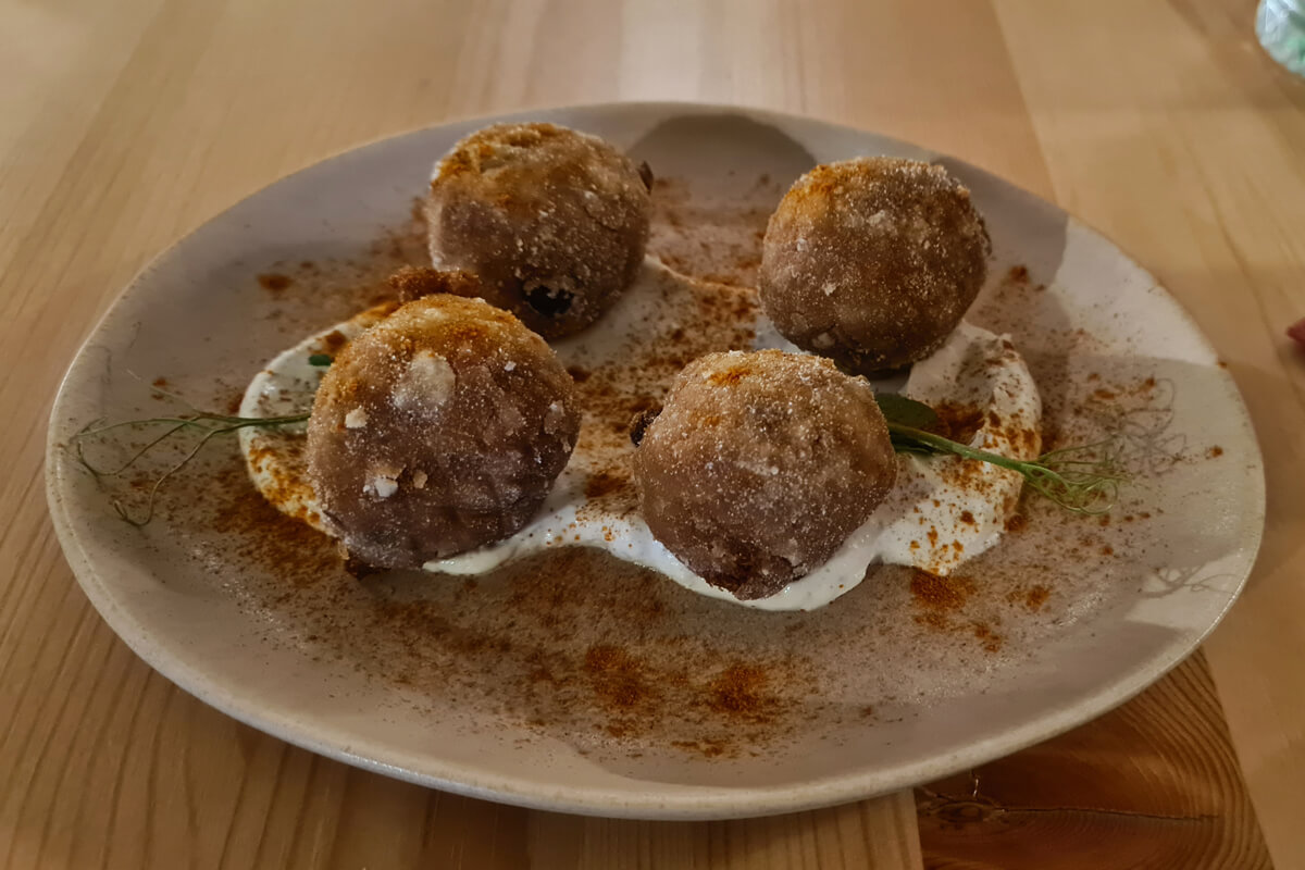 Vegane Croquettas im Outro Lado in Faro