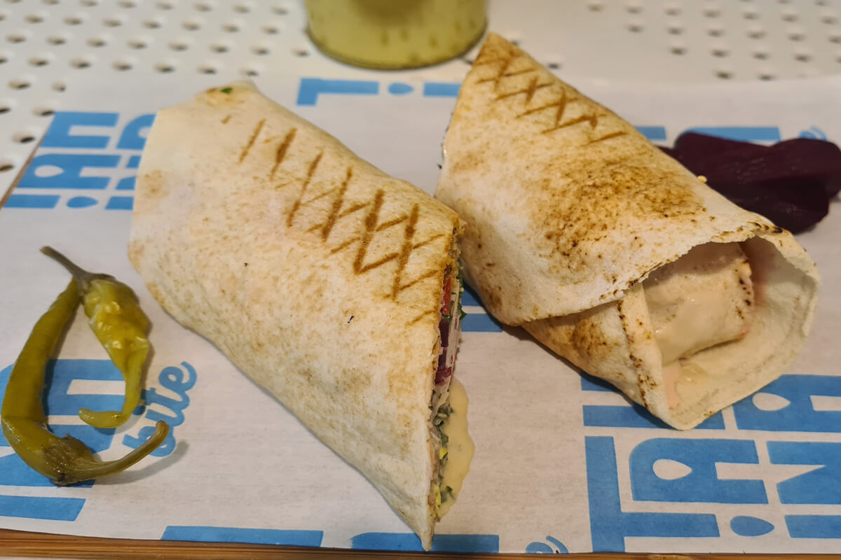 Falafel Sandwich bei Tahina Bita vegan Food