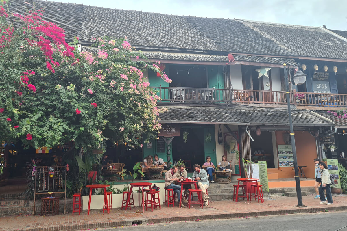 Cafés in alten Häusern