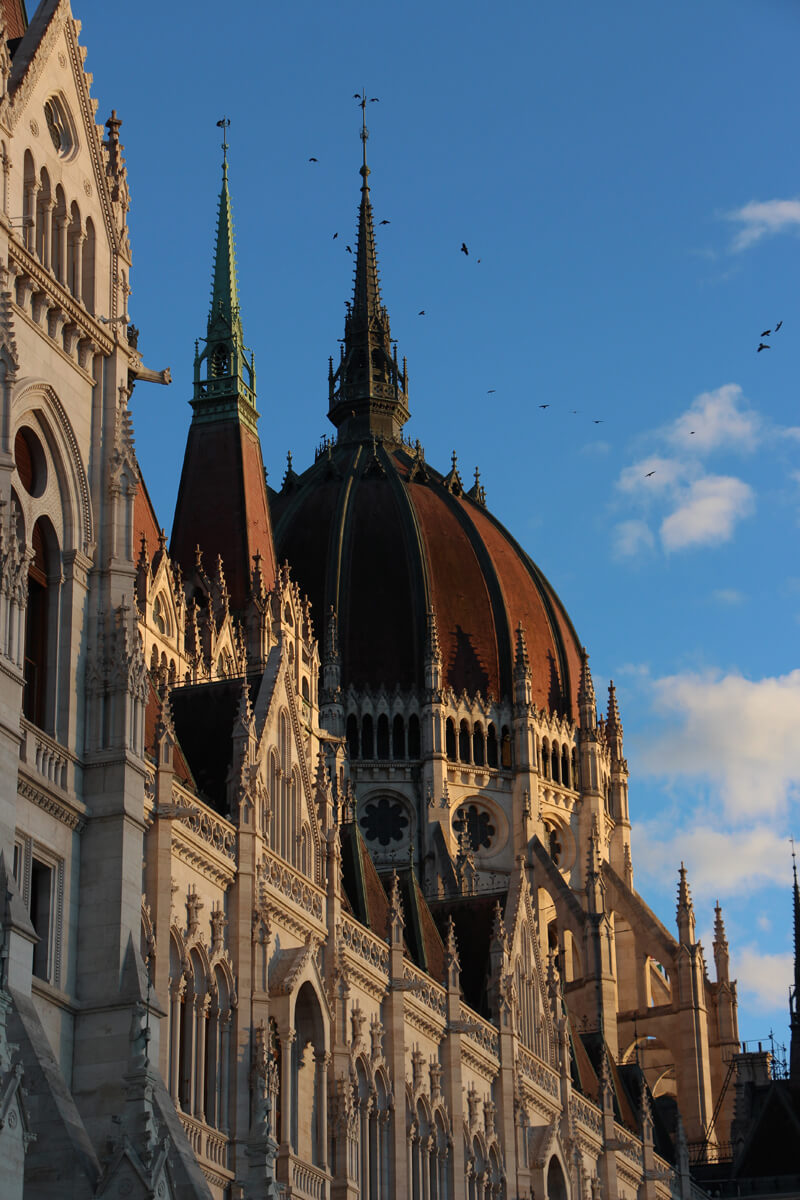 Die Kuppel des Parlaments im Abendlicht