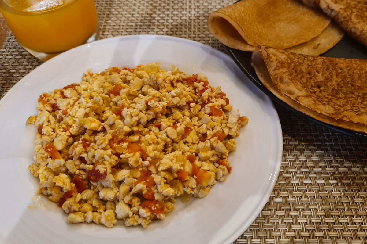Scrambled Tofu zum Frühstück im Saynamkhan River View