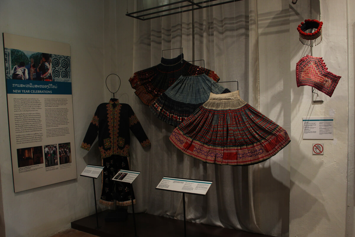 Laotische Trachten im Traditional Arts Center