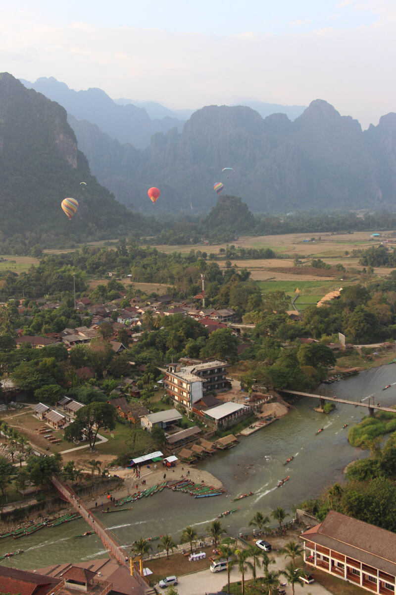 Vang Vieng und der Nam Sang River von Oben