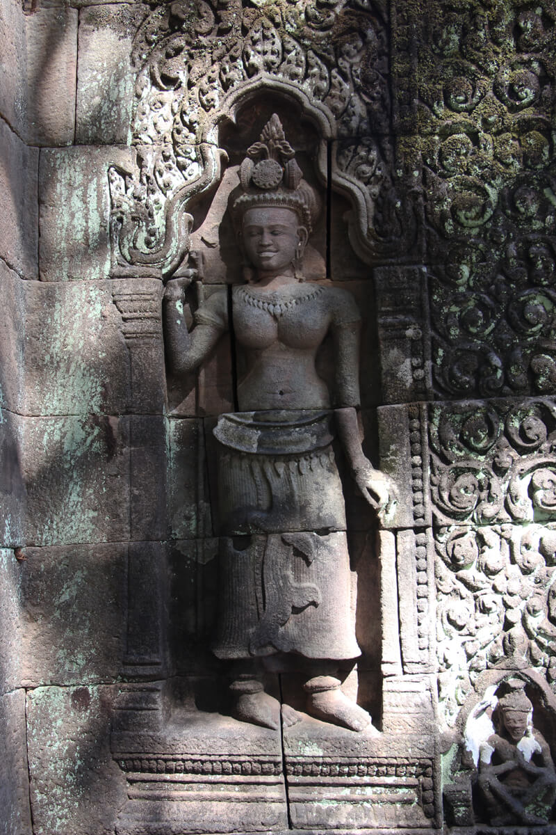 Relief einer Apsara Tänzerin im Wat Phou Tempel