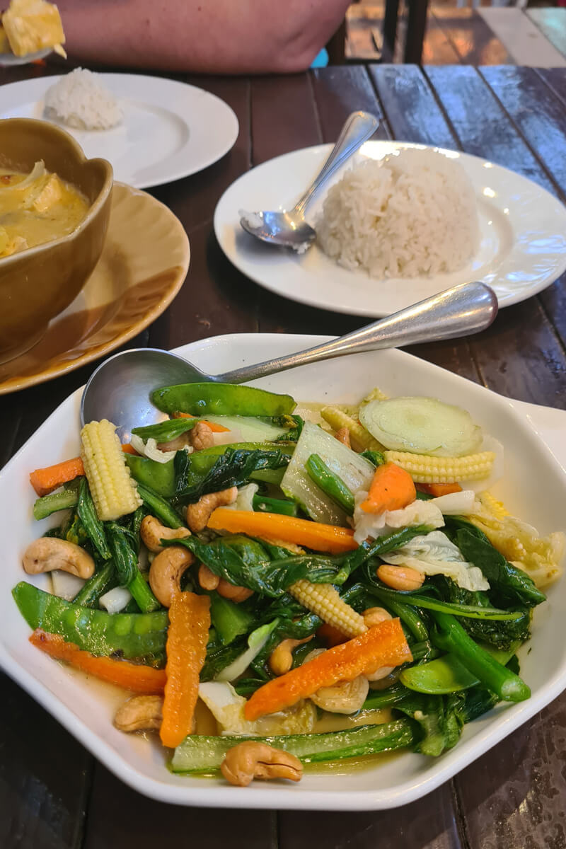 Fried Cashewnut mit frischem Gemüse