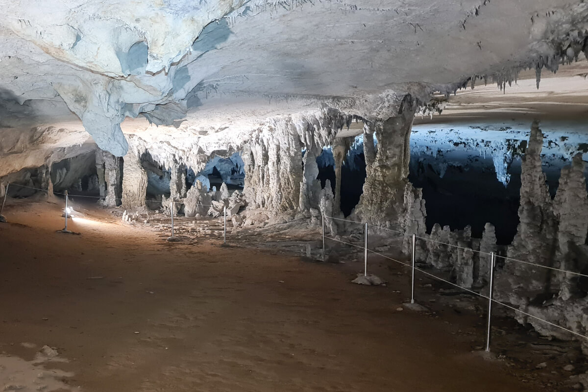 Tropfsteinformationen in der Kong Lor Cave