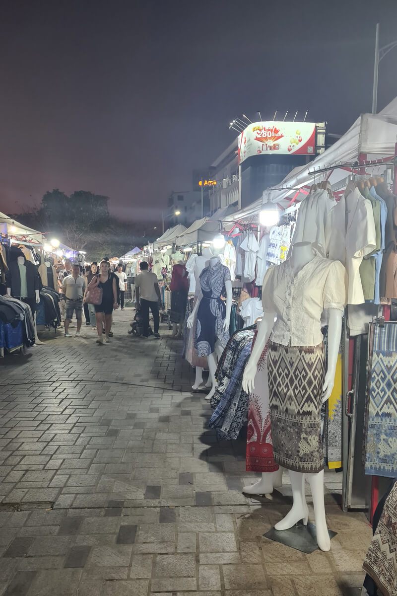 Stände auf dem Nachtmarkt von Vientiane
