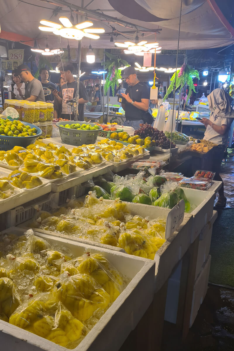 Frisches Obst auf dem Vientiane Night Food Market.