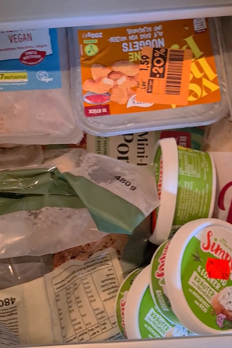 Kühlprodukte mit kurzem MHD, die ich günstiger bekommen habe, friere ich ein. 