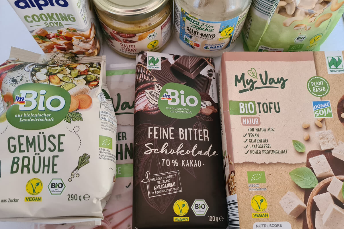 vegane Basic Produkte mit gelbem vegan Logo