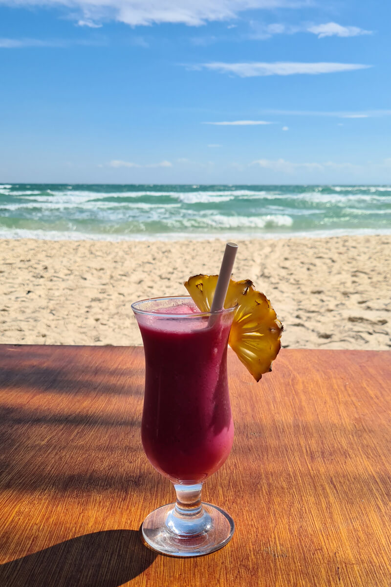 Smoothie am Strand in Koh Rong
