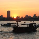 Kambodscha: praktische Tipps zur Reiseplanung Boote auf dem Tonle Sap bei Sonnenuntergang