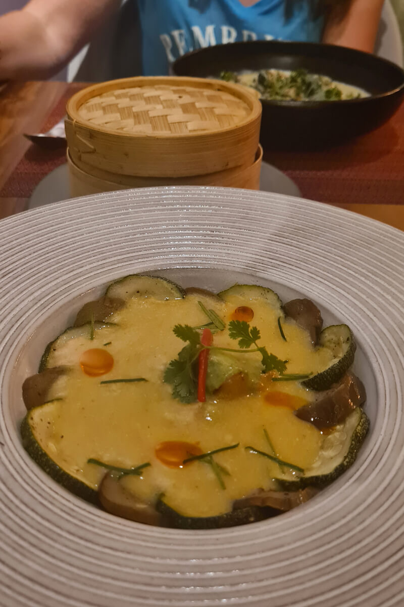 veganes Amok mit reichlich Soße