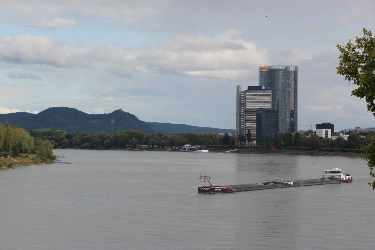 Aussicht auf die Bonner Skyline und das Siebengebirge