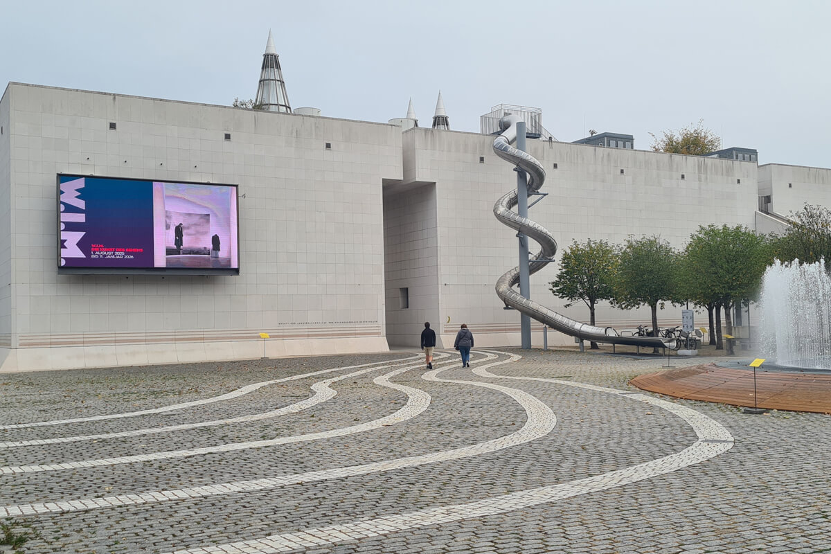 Bundeskunsthalle auf der Museumsmeile Bonn
